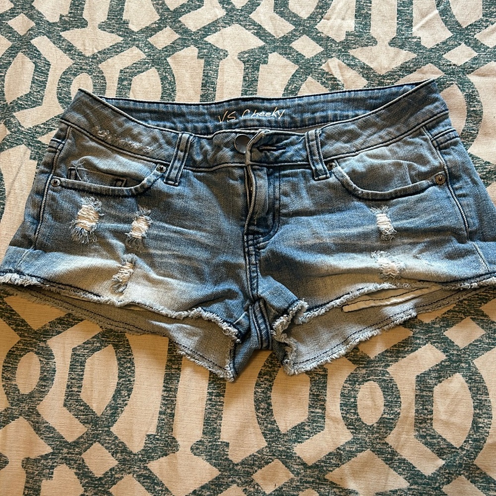 Low rise VS Cheeky jeans shorts